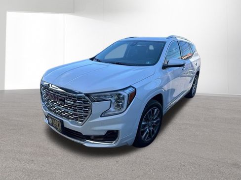 Used 2024 GMC Terrain Denali w/ Denali Premium Package AWD/4WD image 6
