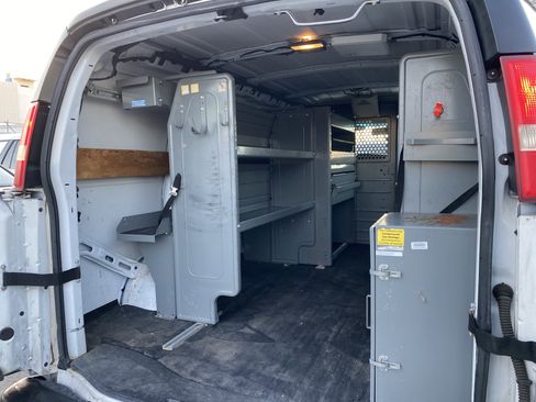 Used 2014 Chevrolet Express 2500 image 17