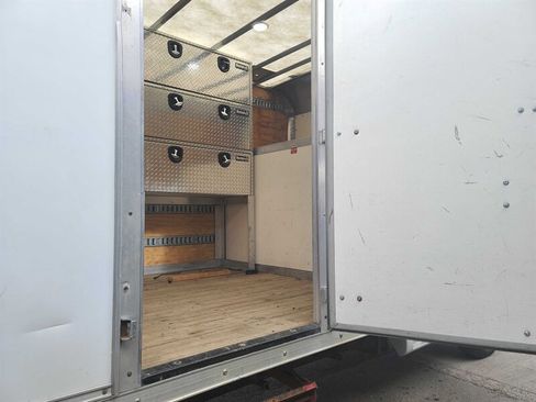 Used 2018 Chevrolet Express 4500 Extended w/ Driver Convenience Package image 26