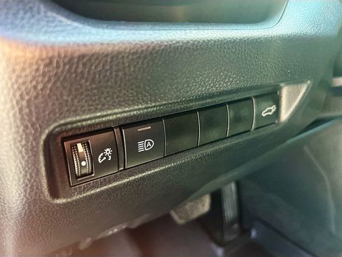 Used 2021 Toyota RAV4 XLE w/ Convenience Package FWD image 10