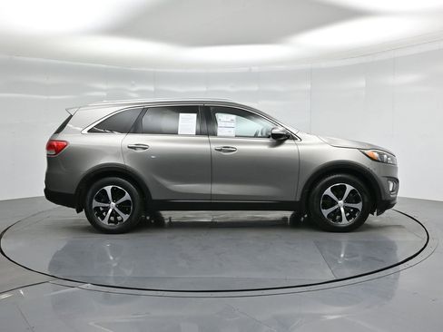 Used 2017 Kia Sorento EX image 24