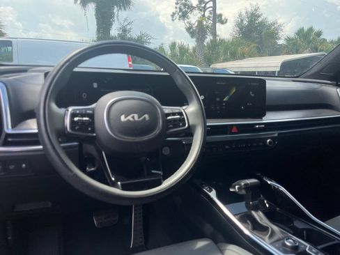 Used 2025 Kia Sorento SX Prestige w/ Sage Leather Package AWD/4WD image 15