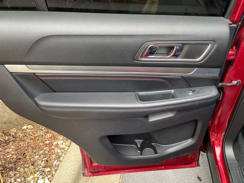 Used 2019 Ford Explorer Sport image 18