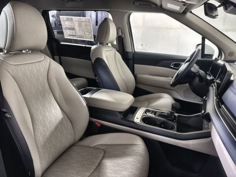 New 2026 Kia Carnival EX FWD image 28