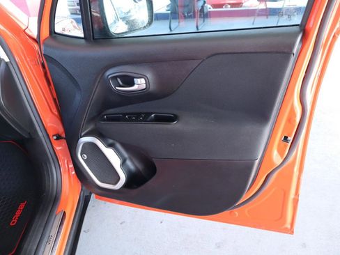 Used 2018 Jeep Renegade Latitude w/ Popular Equipment Group FWD image 35