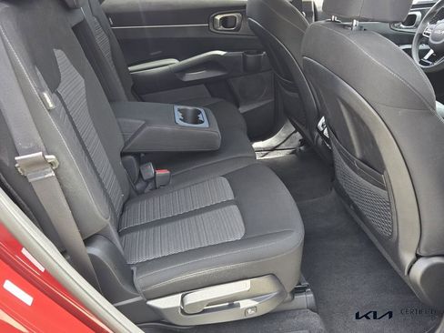 Certified 2025 Kia Sorento LX image 17