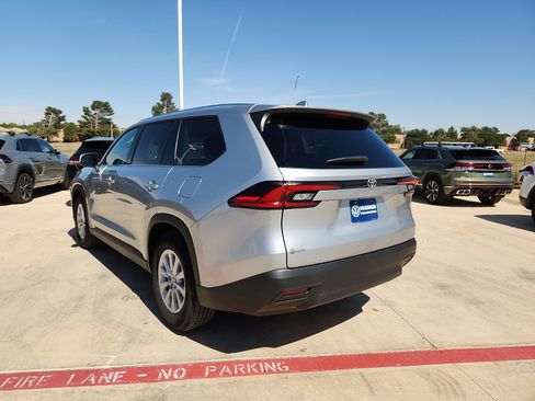 Used 2025 Toyota Grand Highlander FWD image 5