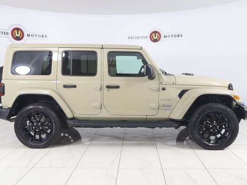 Used 2022 Jeep Wrangler Unlimited Sahara AWD/4WD image 2