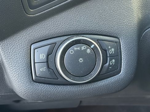 Used 2017 Ford Escape SE w/ Equipment Group 201A FWD image 9