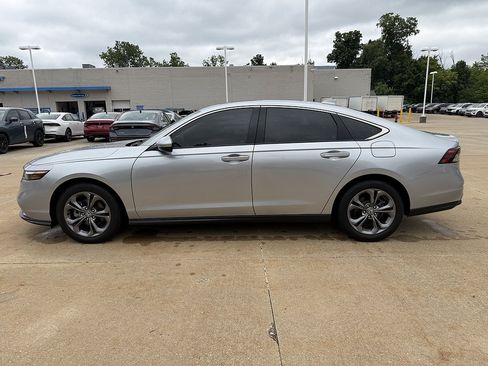 Used 2024 Honda Accord EX image 3