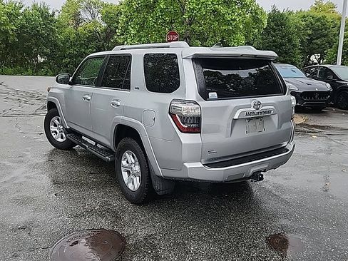 Used 2018 Toyota 4Runner SR5 AWD/4WD image 3