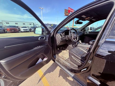 Used 2020 Jeep Grand Cherokee Limited AWD/4WD image 16