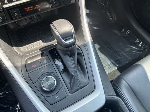 Used 2022 Toyota RAV4 XSE AWD/4WD image 26