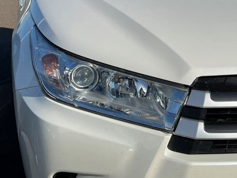 Certified 2019 Toyota Highlander LE AWD/4WD image 14