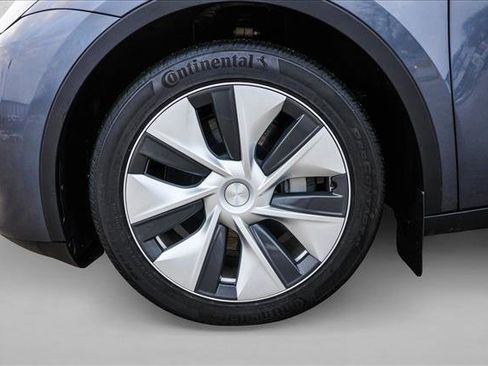 Used 2023 Tesla Model Y Long Range image 9