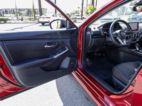 Used 2023 Nissan Sentra SR w/ SR Premium Package image 13