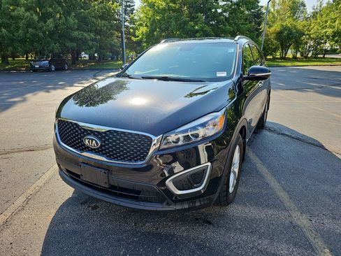 Used 2017 Kia Sorento AWD w/ LX Convenience Package image 2