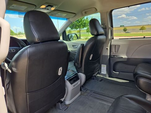 Used 2017 Toyota Sienna LE FWD image 16
