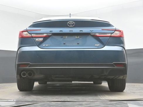 Used 2025 Toyota Camry SE image 32