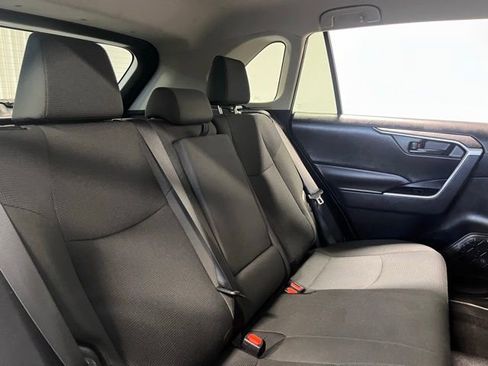 Used 2021 Toyota RAV4 LE image 13