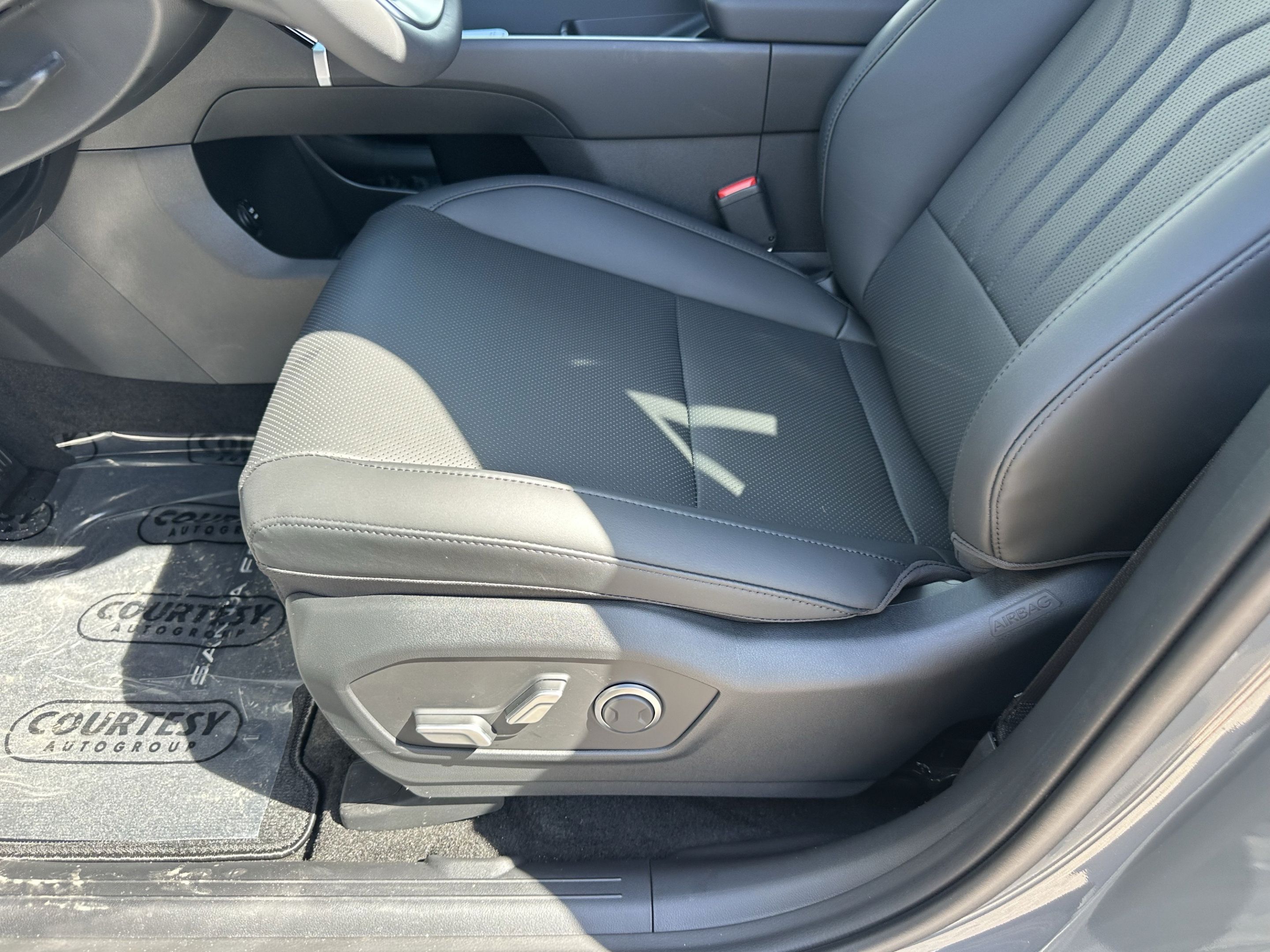 New 2027 Hyundai Santa Fe SEL FWD image 17