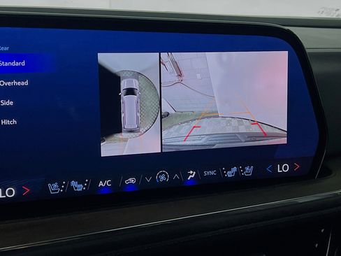 Used 2025 Chevrolet Suburban High Country image 28