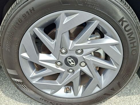 Used 2024 Hyundai Elantra SEL FWD image 8