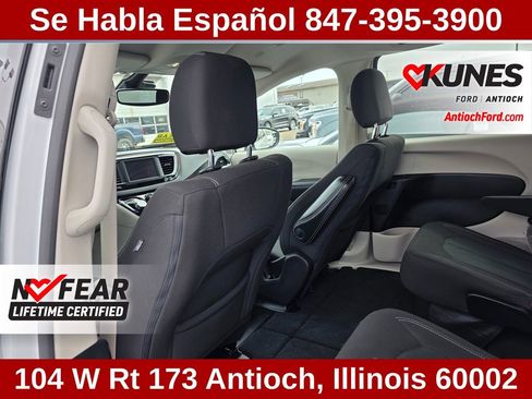 Used 2023 Chrysler Voyager LX image 25