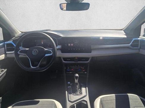 Used 2025 Volkswagen Taos SE image 16