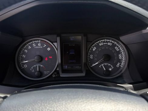 Used 2018 Toyota Tacoma TRD Off-Road AWD/4WD image 26