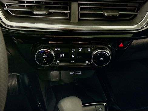 New 2025 Chevrolet Trax RS w/ Sunroof Package image 9