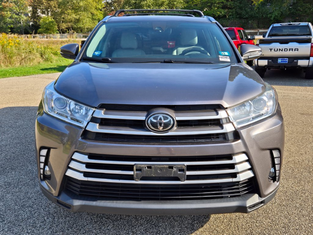 Used 2018 Toyota Highlander XLE AWD/4WD image 9