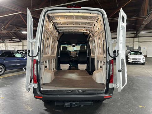 Used 2025 Mercedes-Benz Sprinter 2500 image 17