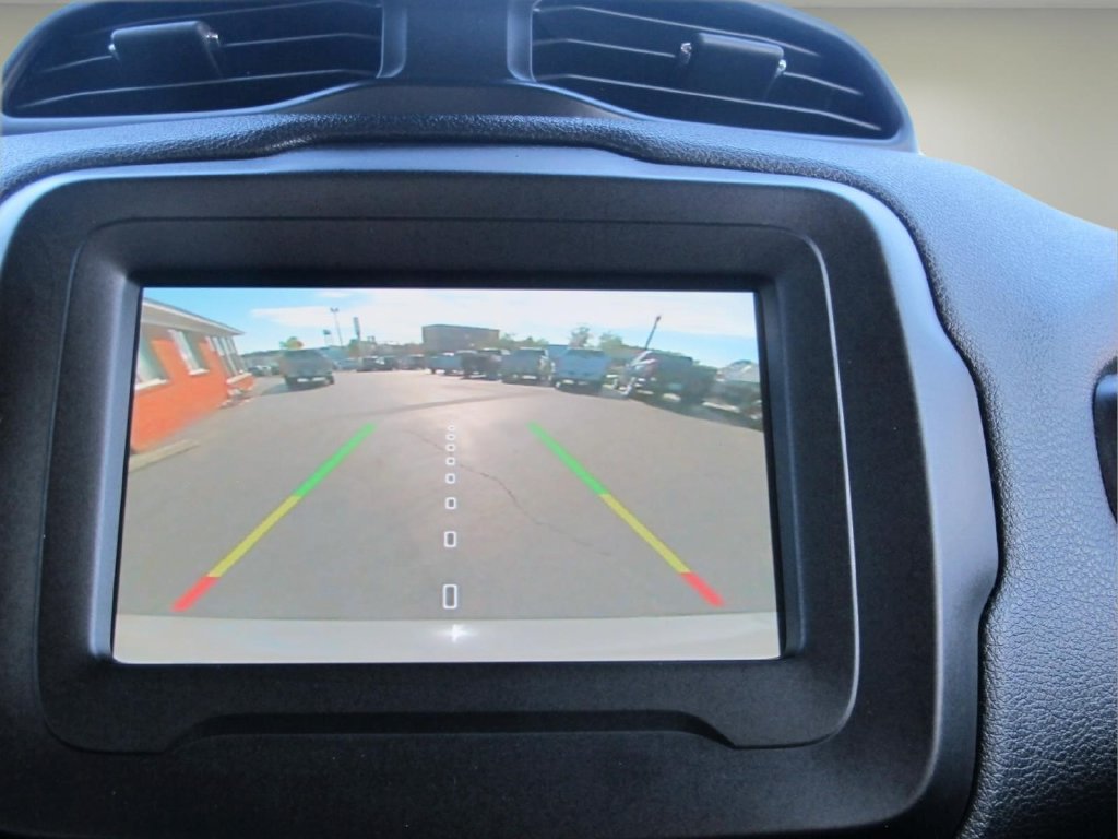 Used 2020 Jeep Renegade Latitude AWD/4WD image 18