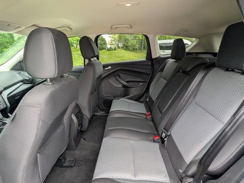 Used 2017 Ford Escape SE w/ SE Cold Weather Package AWD/4WD image 25