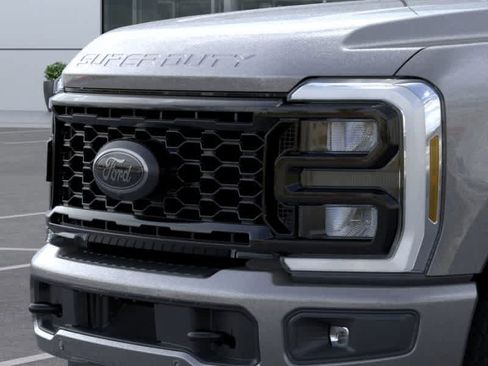 New 2026 Ford F250 Lariat w/ Black Appearance Package image 17