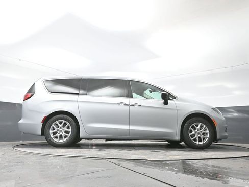 Used 2024 Chrysler Voyager LX image 48