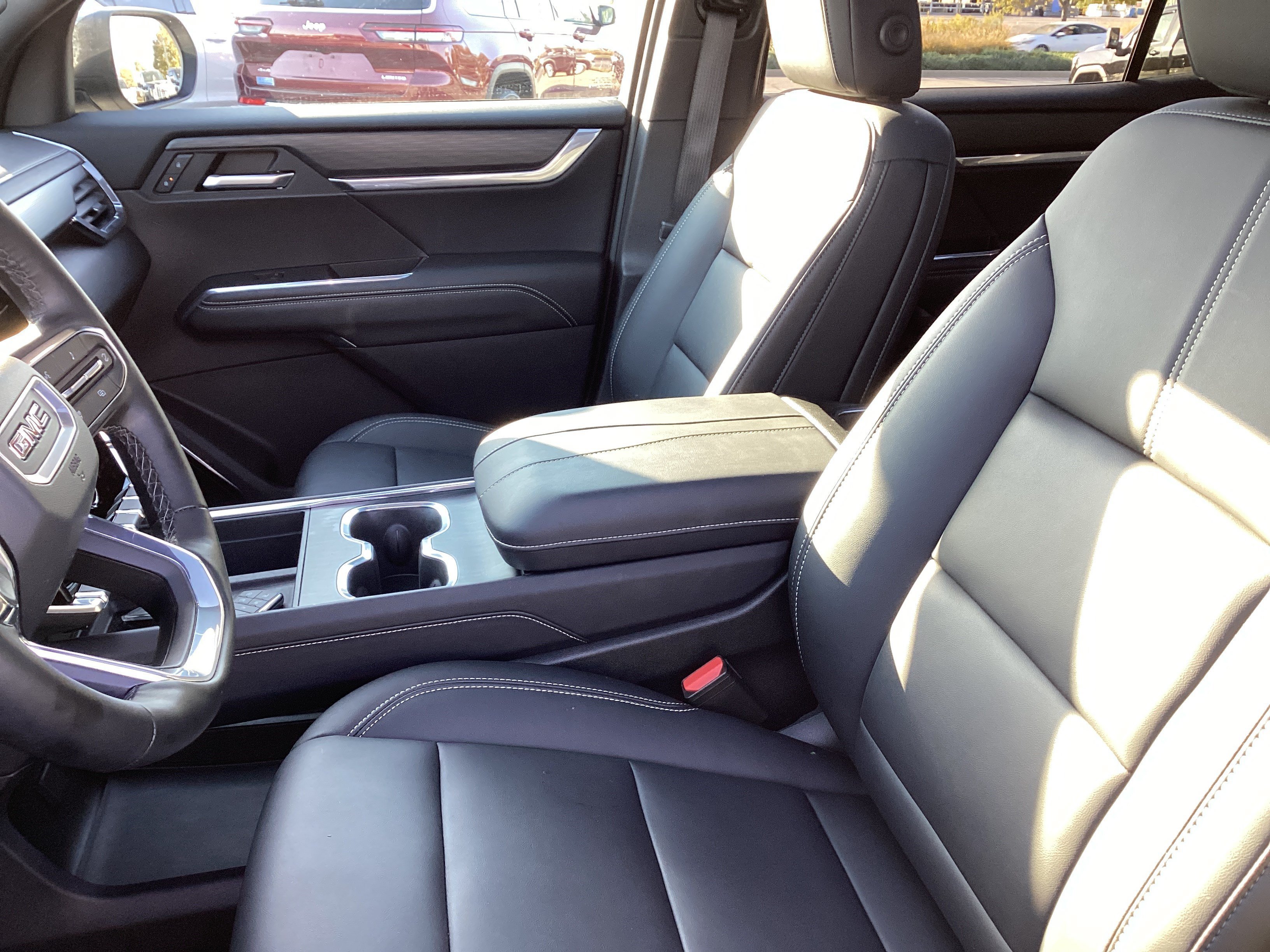 Used 2026 GMC Acadia Elevation w/ Elevation Premium Package FWD image 12