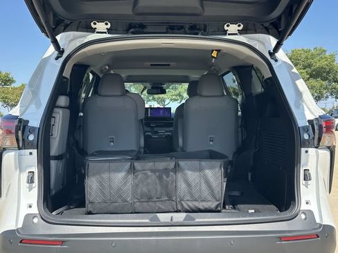 Used 2026 Toyota Sienna XLE FWD image 31