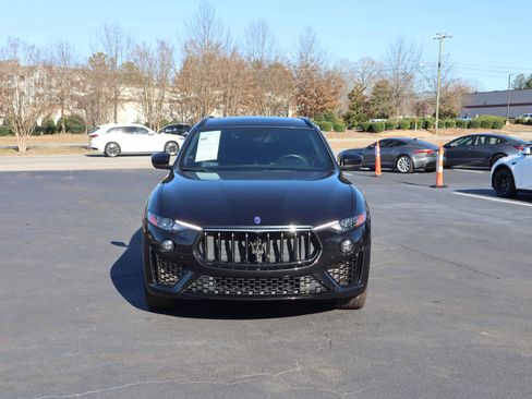 Used 2021 Maserati Levante image 13