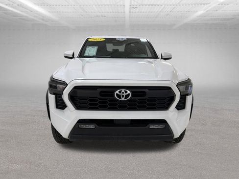 Used 2025 Toyota Tacoma TRD Off-Road AWD/4WD image 2