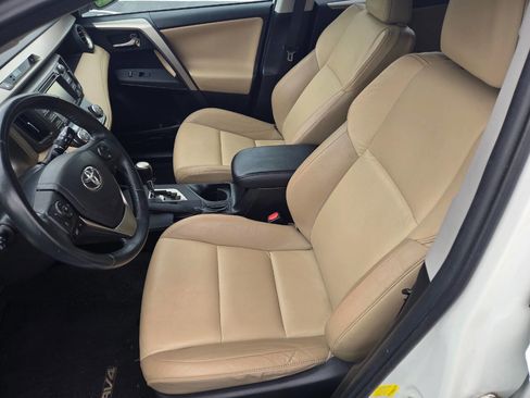 Used 2014 Toyota RAV4 Limited w/ Technology Package image 10