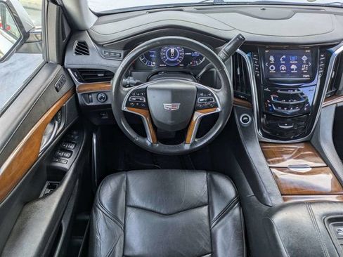 Used 2018 Cadillac Escalade Premium Luxury AWD/4WD image 18