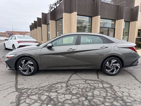 Used 2024 Hyundai Elantra SEL w/ Convenience Package image 8