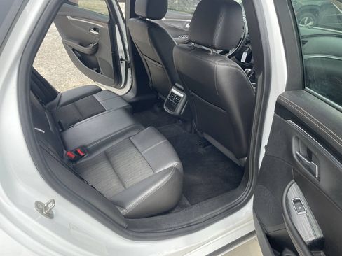 Used 2016 Chevrolet Impala LT w/ Convenience Package FWD image 27