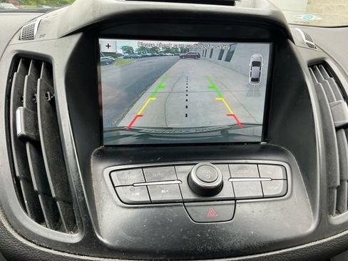 Used 2017 Ford Escape SE w/ Equipment Group 201A FWD image 16