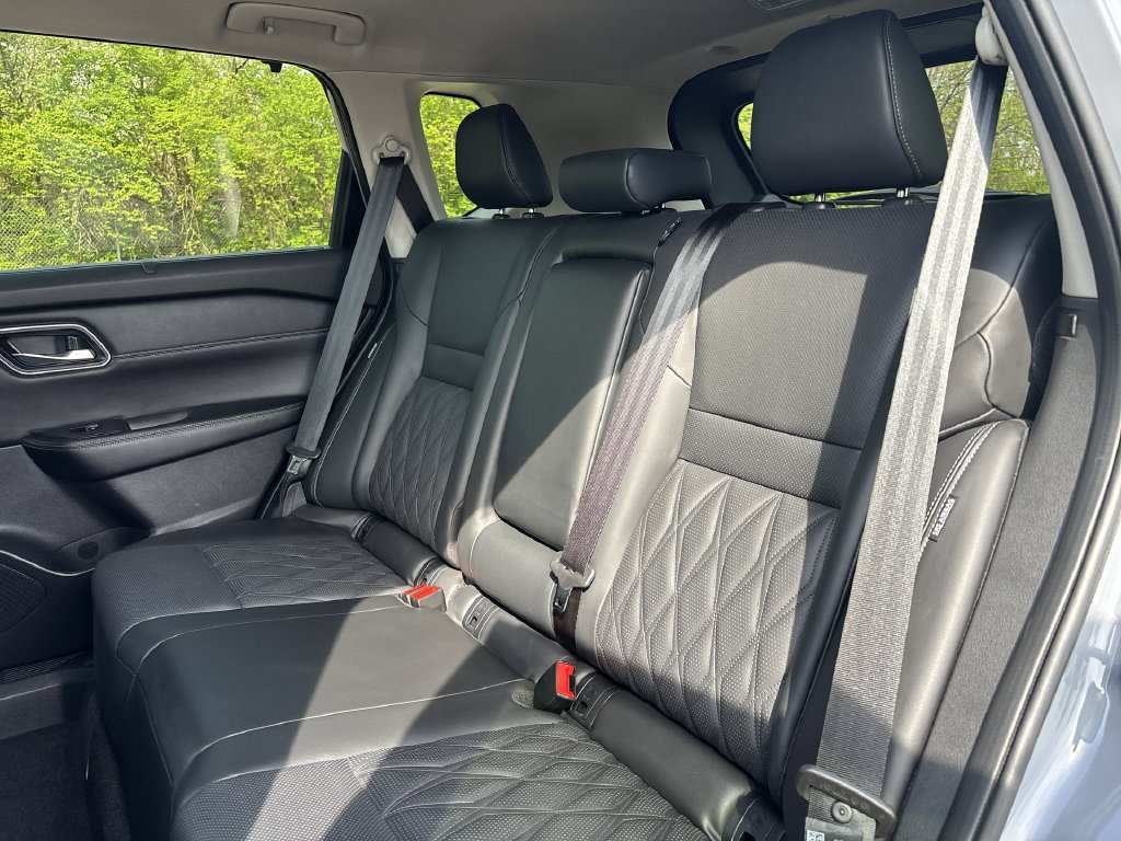Certified 2025 Nissan Rogue Platinum w/ Platinum Premium Package AWD/4WD image 18
