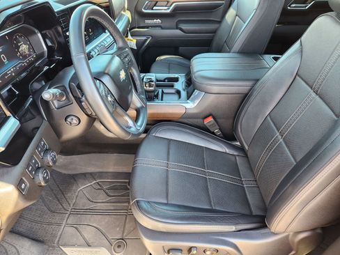 Used 2024 Chevrolet Silverado 1500 High Country w/ High Country Premium Package image 16