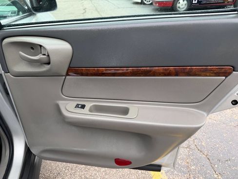Used 2002 Chevrolet Impala w/ Preferred Equipment Group image 14