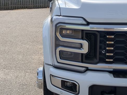 Used 2025 Ford F450 Platinum w/ Platinum Plus Package image 8